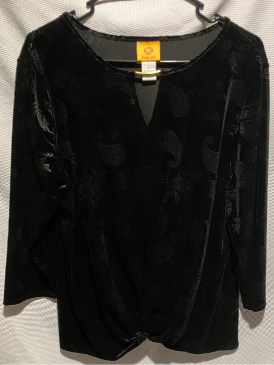 Ruby Rd. Tops - Ruby Rd black velvet blouse with a paisley pattern three-quarter sleeve